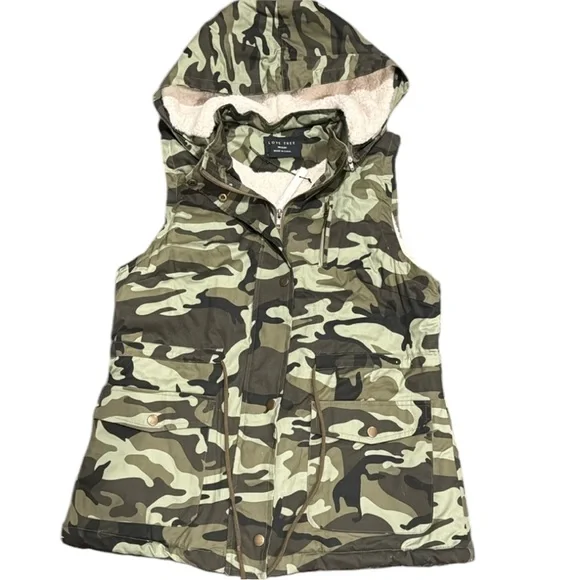 **NWT** Love Tree Hooded Vest - Picture 3 of 9